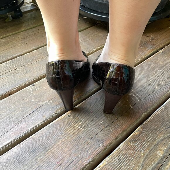 EUC Stuart Weitzman Cocoa Crocodile Patent Pumps in Womens 9M - Picture 6 of 16